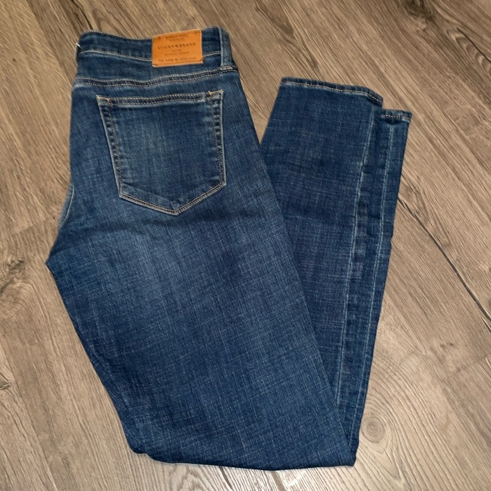 Lucky brand, size 6/28, blue jeans.